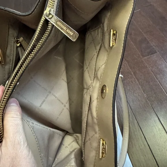 Michael Kors purse and wallet - Picture 10 of 16